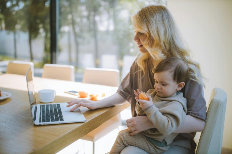 How a Stay-at-Home Mom Used AI Tools to Launch a Freelance Business